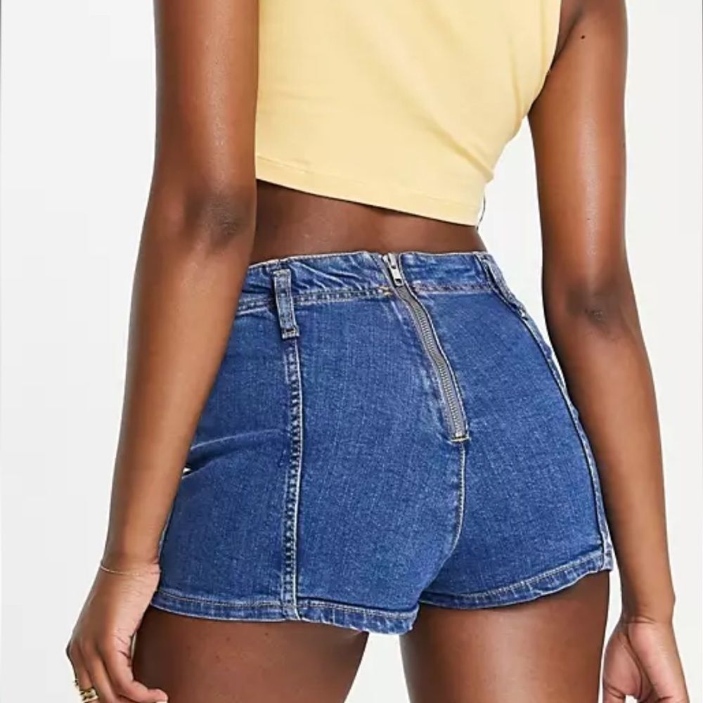 New In Package Topshop seamed joni short in mid blue sz 6 - Picture 5 of 5